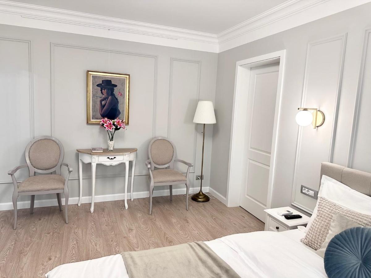 Central Spacious Apartment With Balcony - Alba Carolina Alba Iulia Exterior photo