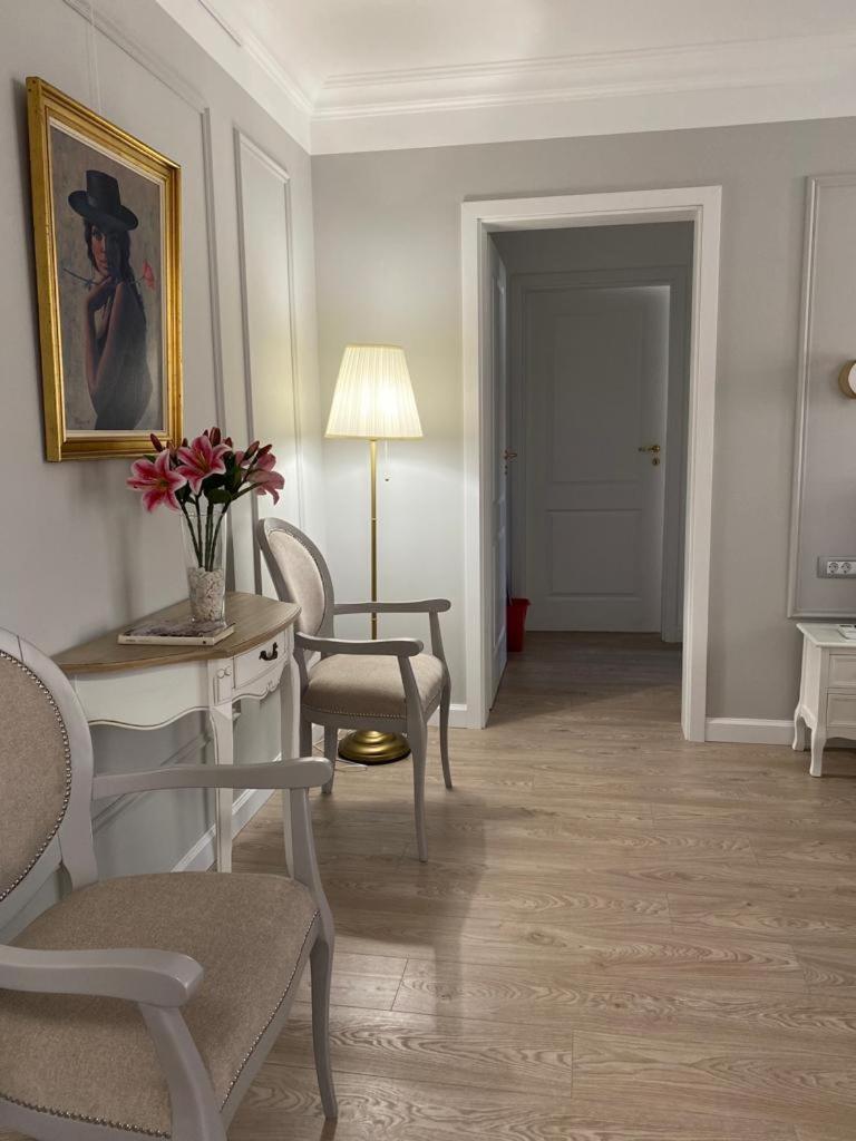 Central Spacious Apartment With Balcony - Alba Carolina Alba Iulia Exterior photo
