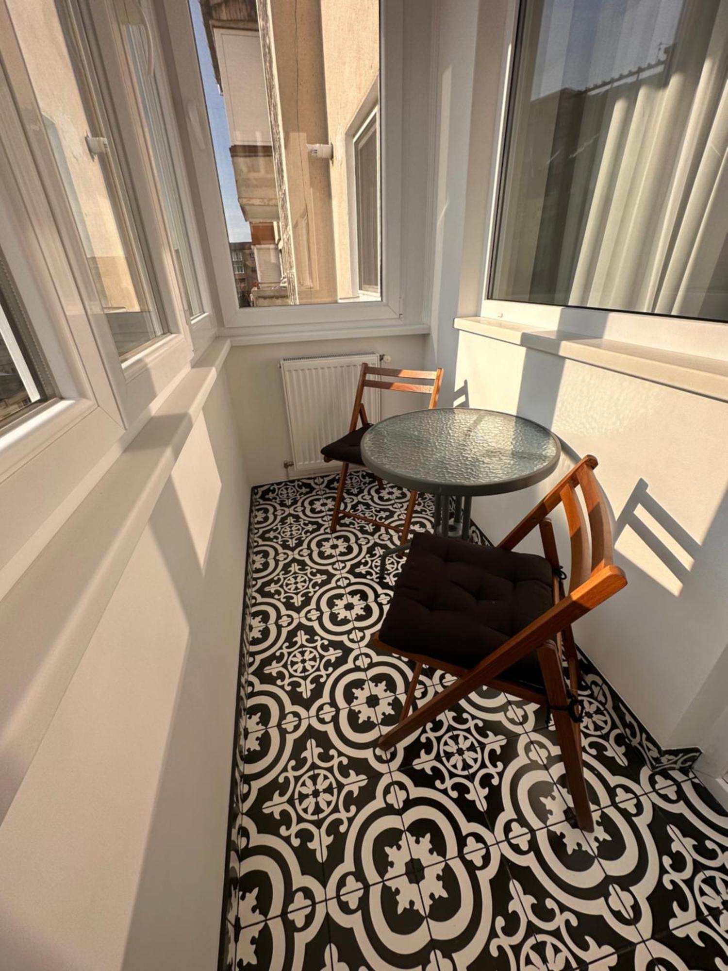 Central Spacious Apartment With Balcony - Alba Carolina Alba Iulia Exterior photo